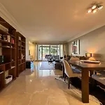 Golf Gardens Elegant 2 Bedroom With Tropical Garden Views Walk To *