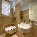 Golf Gardens Elegant 2 Bedroom With Tropical Garden Views Walk To Lägenhet *