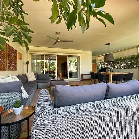 Lägenhet Golf Gardens Elegant 2 Bedroom With Tropical Garden Views Walk To *