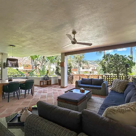 Golf Gardens Elegant 2 Bedroom With Tropical Garden Views Walk To Lägenhet *