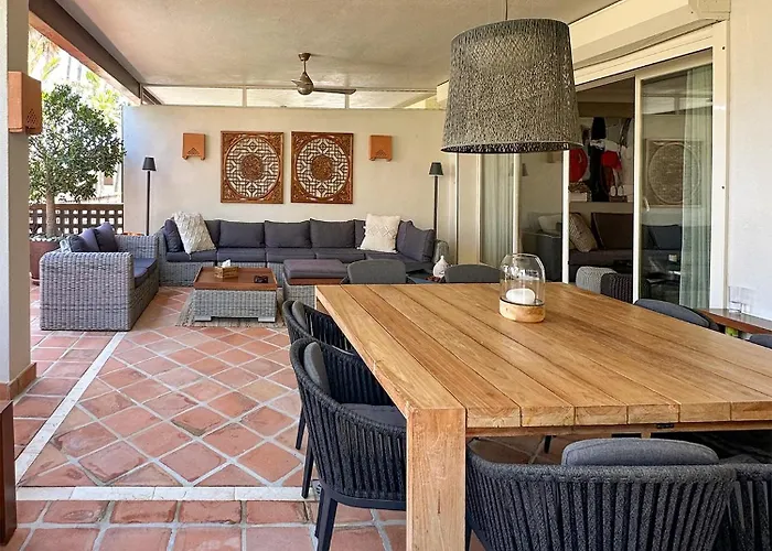 Golf Gardens Elegant 2 Bedroom With Tropical Garden Views Walk To Apartman Marbella