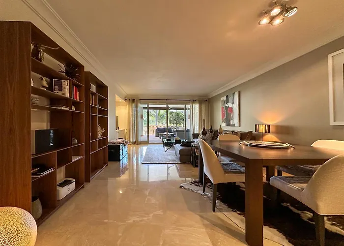 Golf Gardens Elegant 2 Bedroom With Tropical Garden Views Walk To *