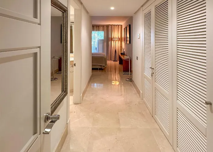 Golf Gardens Elegant 2 Bedroom With Tropical Garden Views Walk To Marbella