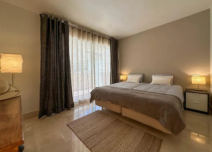 Golf Gardens Elegant 2 Bedroom With Tropical Garden Views Walk To *