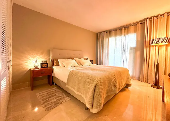 Apartman Golf Gardens Elegant 2 Bedroom With Tropical Garden Views Walk To Marbella