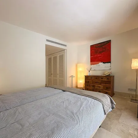 Golf Gardens Elegant 2 Bedroom With Tropical Garden Views Walk To