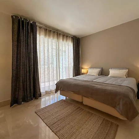 Golf Gardens Elegant 2 Bedroom With Tropical Garden Views Walk To *