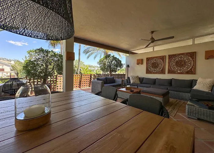 Golf Gardens Elegant 2 Bedroom With Tropical Garden Views Walk To Marbella