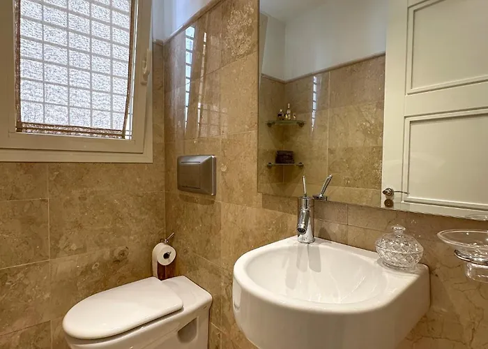 Golf Gardens Elegant 2 Bedroom With Tropical Garden Views Walk To شقة *
